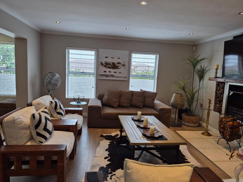 To Let 4 Bedroom Property for Rent in Oude Westhof Western Cape